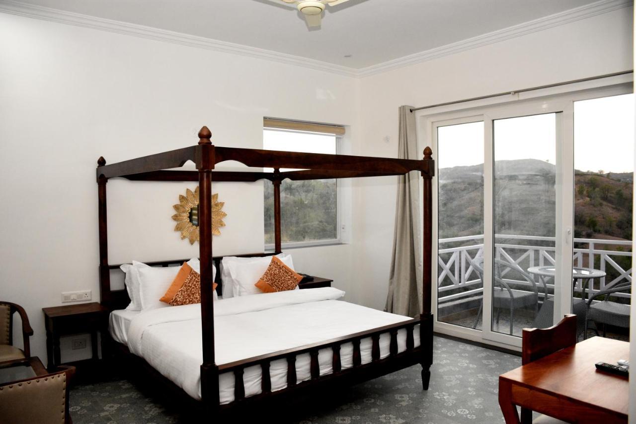 The Sky Imperial Pavoreal Jungle Resort Кумбалгарх Екстериор снимка
