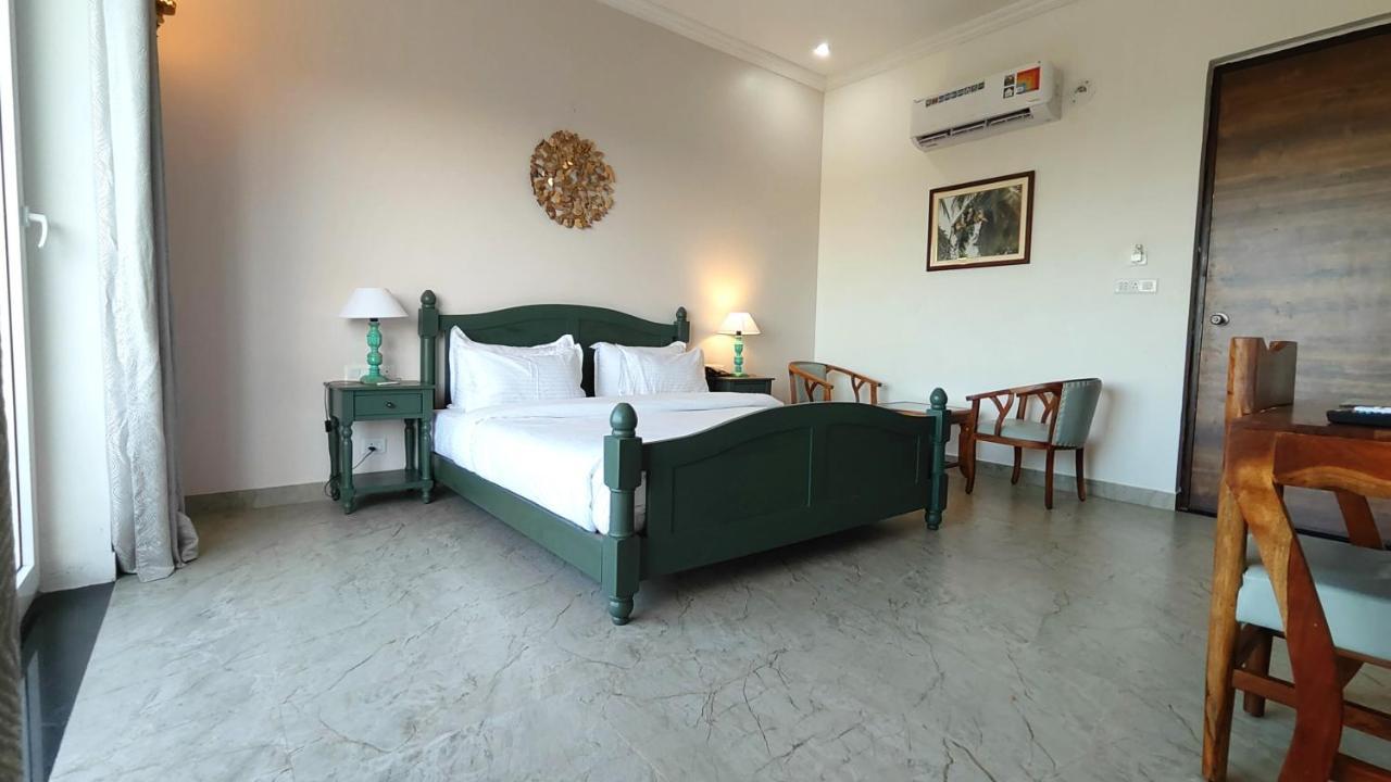 The Sky Imperial Pavoreal Jungle Resort Кумбалгарх Екстериор снимка
