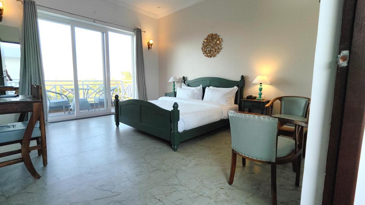 The Sky Imperial Pavoreal Jungle Resort Кумбалгарх Екстериор снимка