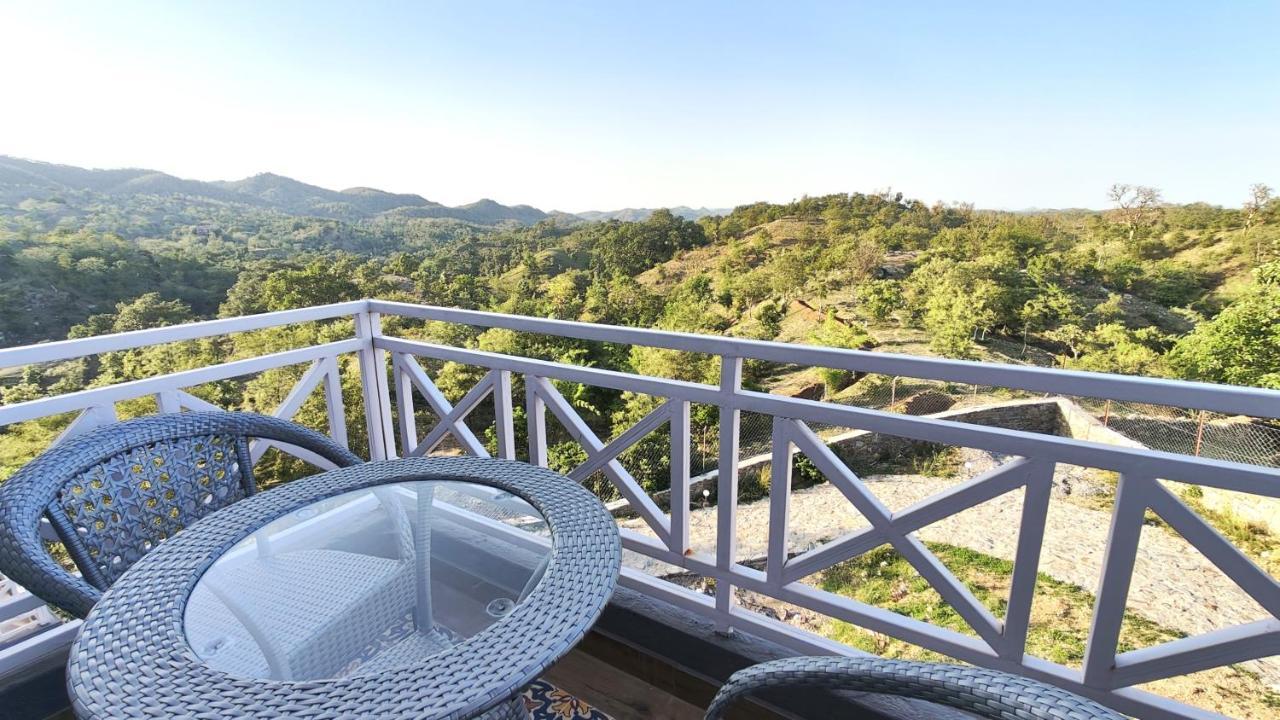 The Sky Imperial Pavoreal Jungle Resort Кумбалгарх Екстериор снимка