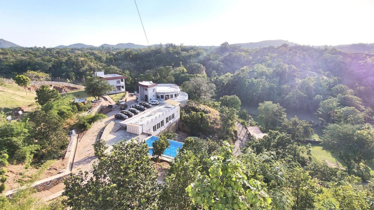 The Sky Imperial Pavoreal Jungle Resort Кумбалгарх Екстериор снимка