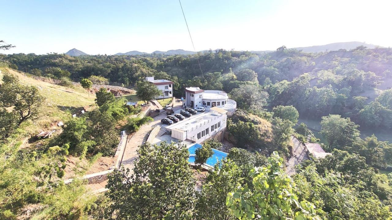 The Sky Imperial Pavoreal Jungle Resort Кумбалгарх Екстериор снимка