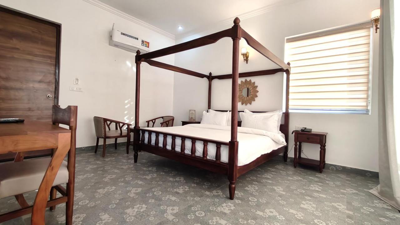 The Sky Imperial Pavoreal Jungle Resort Кумбалгарх Екстериор снимка
