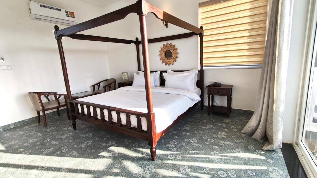 The Sky Imperial Pavoreal Jungle Resort Кумбалгарх Екстериор снимка