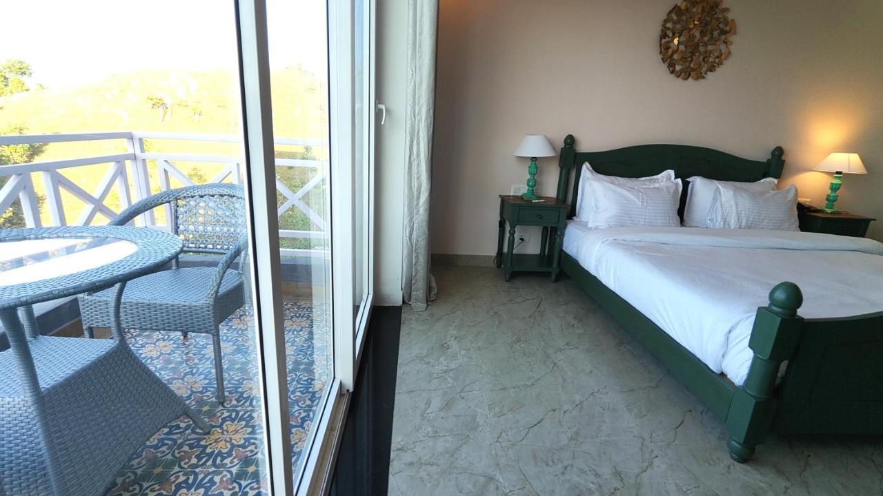 The Sky Imperial Pavoreal Jungle Resort Кумбалгарх Екстериор снимка