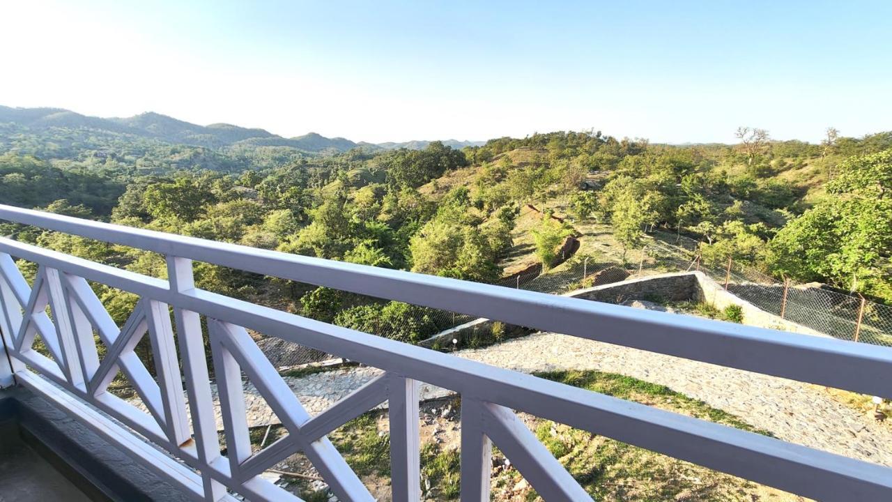 The Sky Imperial Pavoreal Jungle Resort Кумбалгарх Екстериор снимка