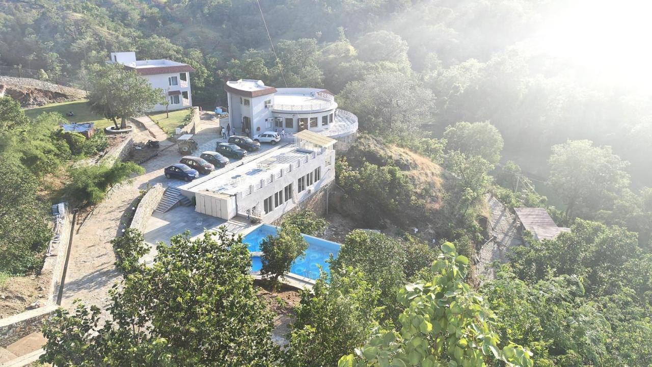 The Sky Imperial Pavoreal Jungle Resort Кумбалгарх Екстериор снимка
