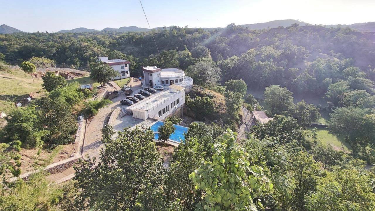 The Sky Imperial Pavoreal Jungle Resort Кумбалгарх Екстериор снимка