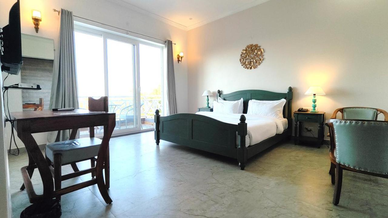 The Sky Imperial Pavoreal Jungle Resort Кумбалгарх Екстериор снимка