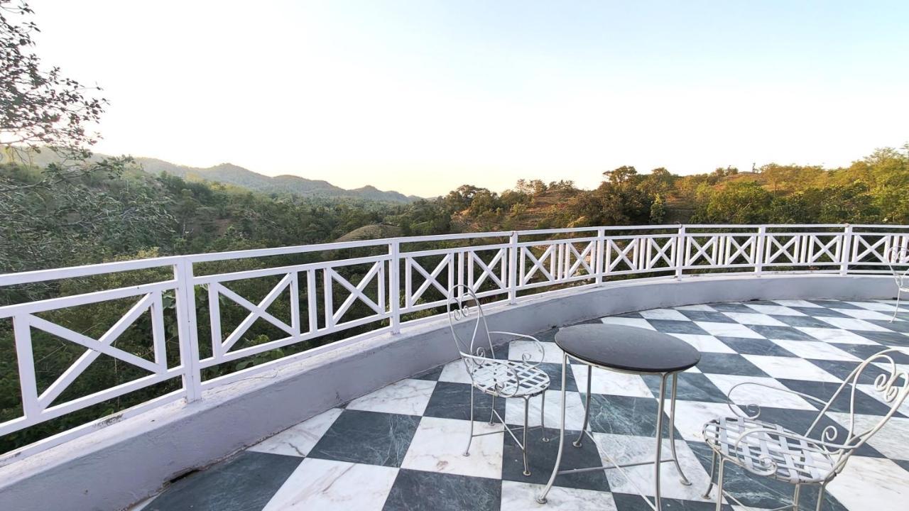 The Sky Imperial Pavoreal Jungle Resort Кумбалгарх Екстериор снимка