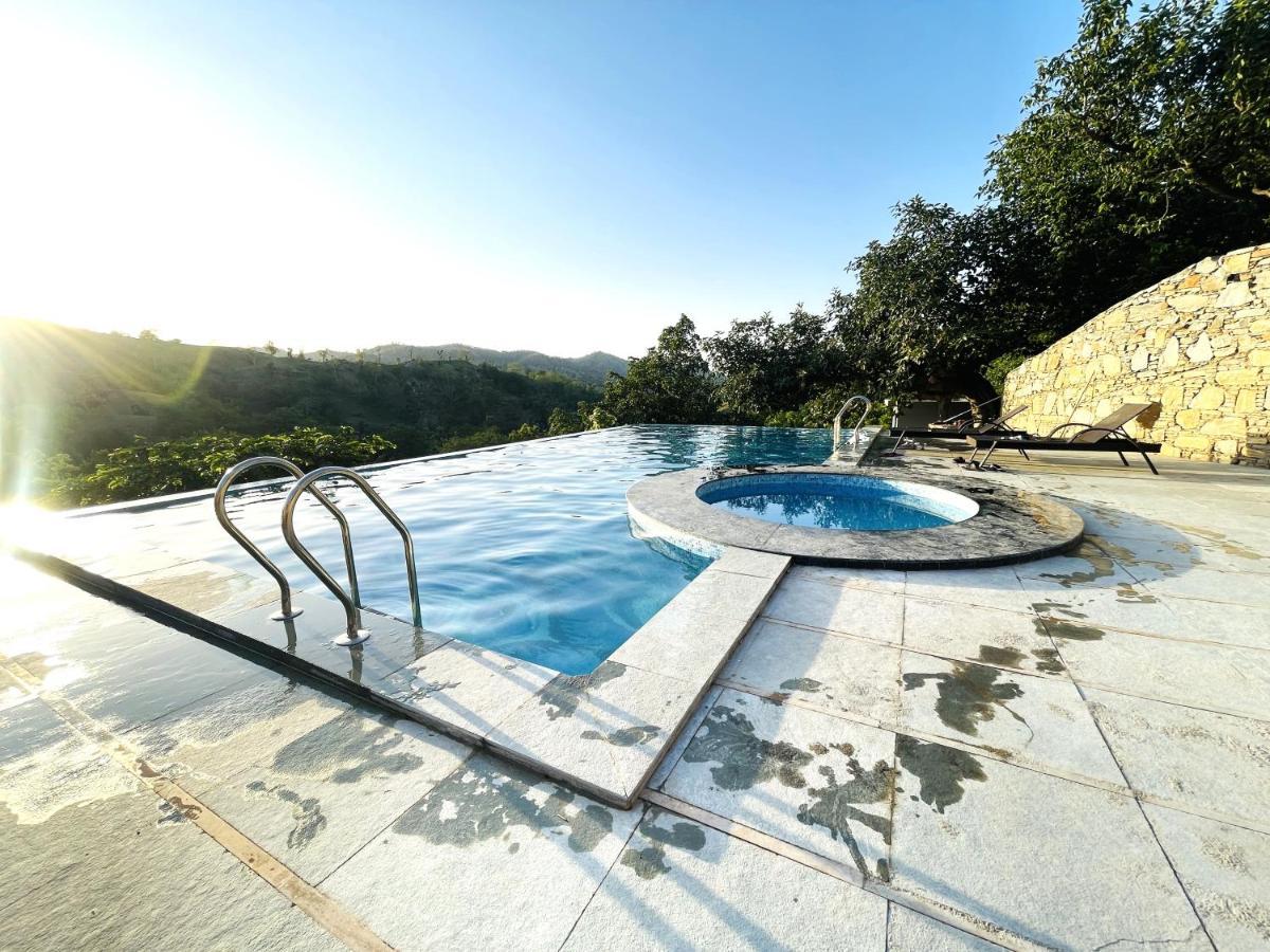 The Sky Imperial Pavoreal Jungle Resort Кумбалгарх Екстериор снимка