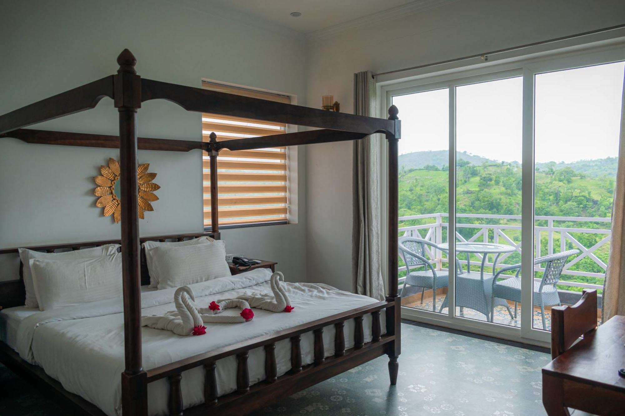 The Sky Imperial Pavoreal Jungle Resort Кумбалгарх Екстериор снимка