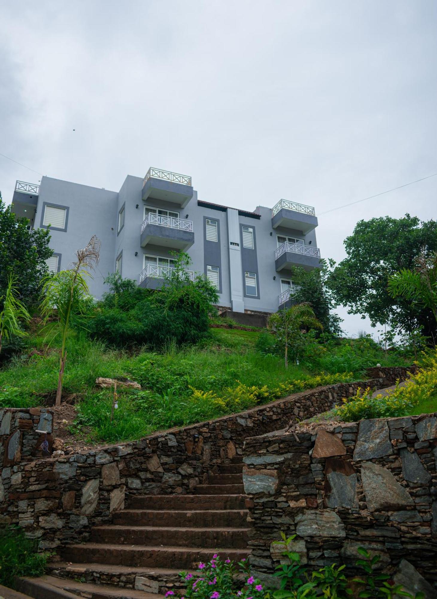 The Sky Imperial Pavoreal Jungle Resort Кумбалгарх Екстериор снимка