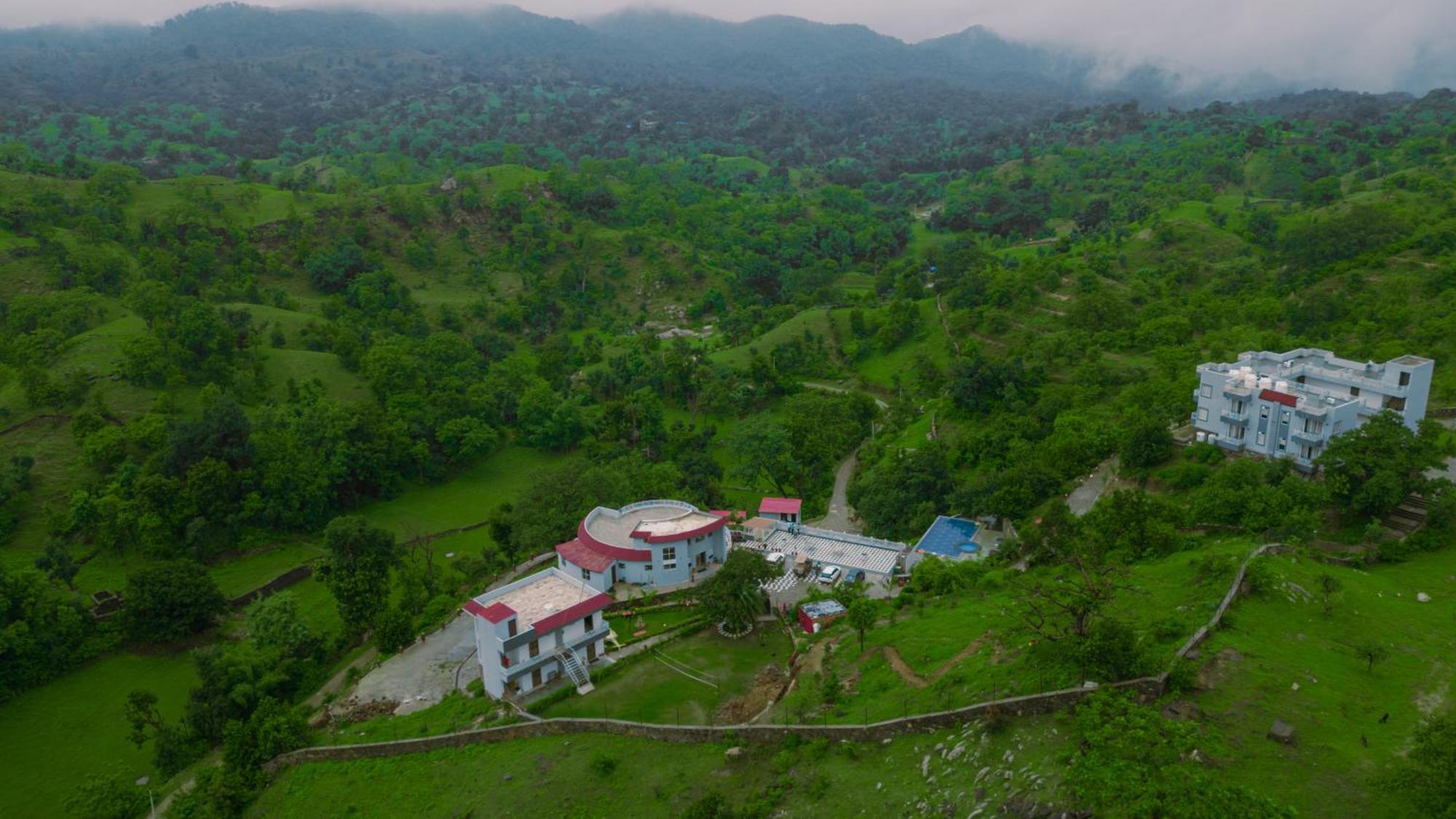 The Sky Imperial Pavoreal Jungle Resort Кумбалгарх Екстериор снимка
