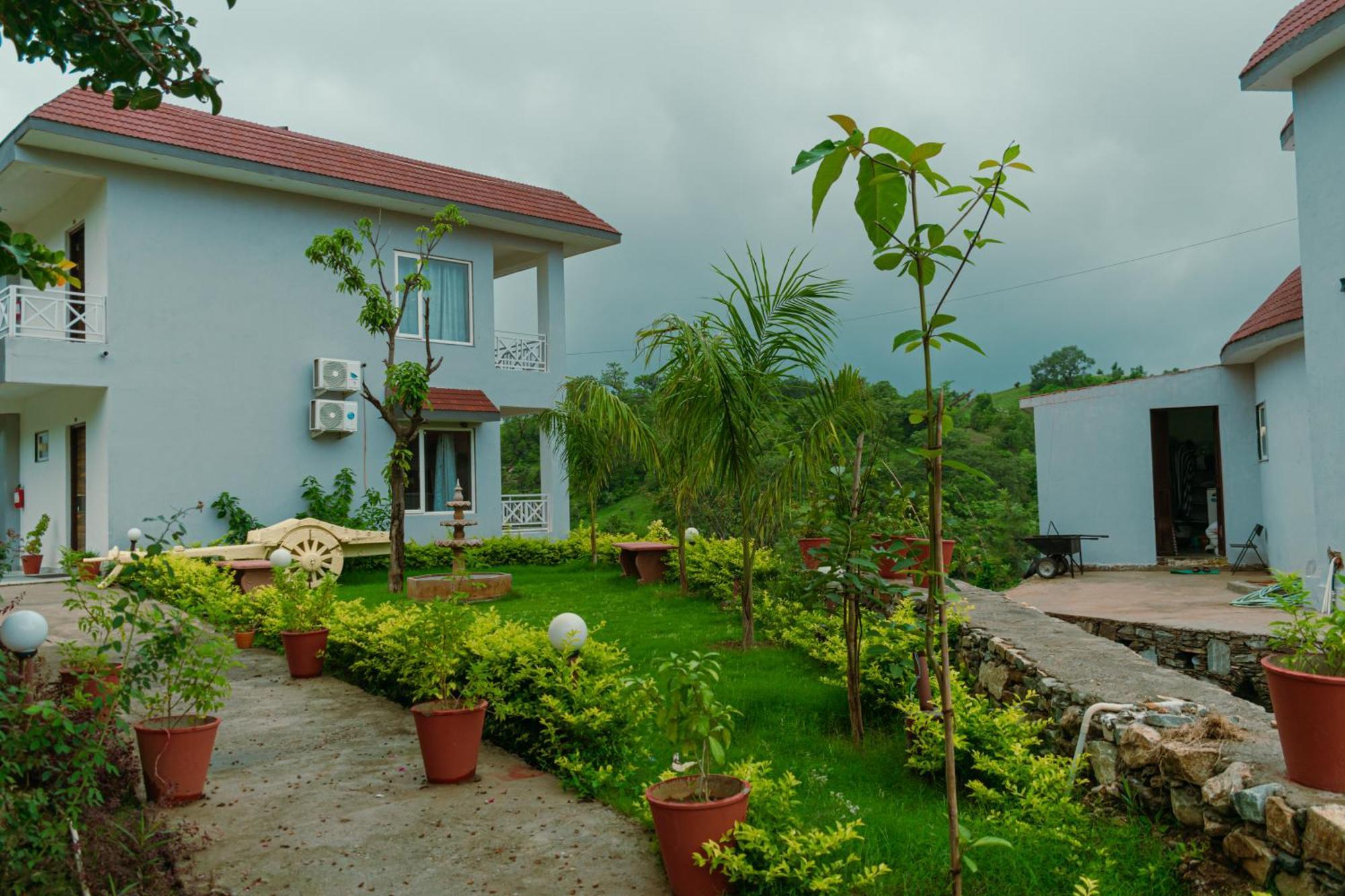 The Sky Imperial Pavoreal Jungle Resort Кумбалгарх Екстериор снимка