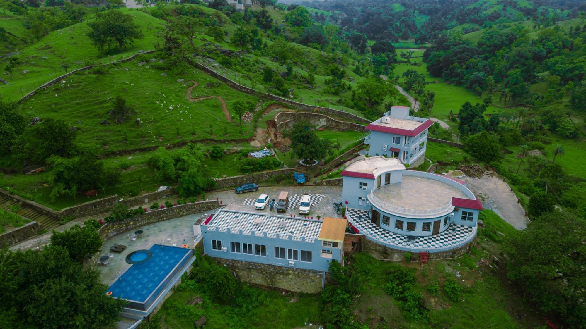 The Sky Imperial Pavoreal Jungle Resort Кумбалгарх Екстериор снимка